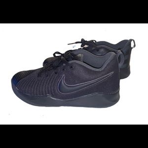 YOUTH Nike Team Hustle Quick 2 Sneakers